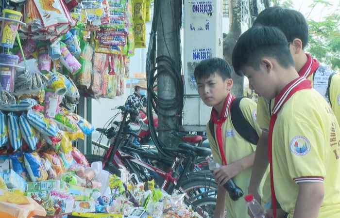 Sóc Trăng ra quân đẩy mạnh kiểm tra an toàn thực phẩm loại hình kinh doanh thức ăn đường phố (15-03-2023)
